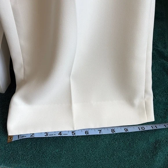 Elegant Ivory/white Women's two piece pant suit - Picture 4 of 6